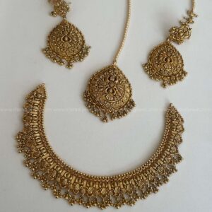 Feeram Necklace Set