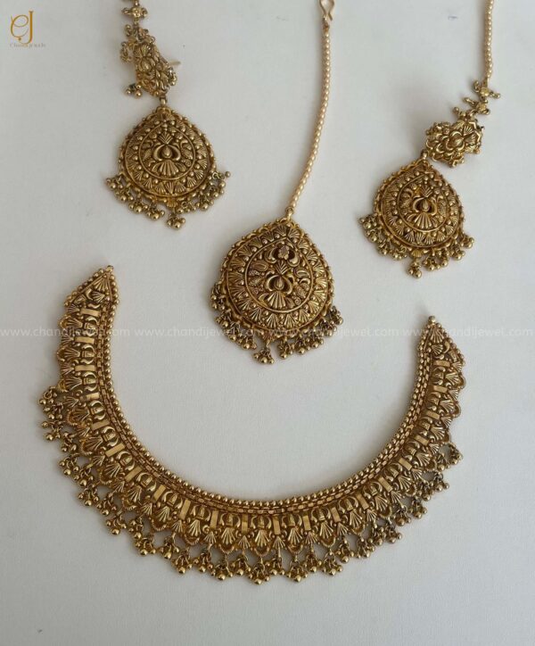 Feeram Necklace Set