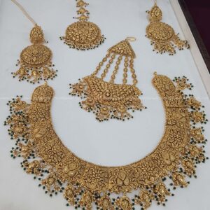 Harmeen Necklace Set